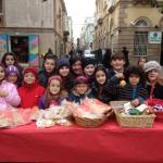 Preparazione dei manufatti da vendere al mercatino (foto 3)